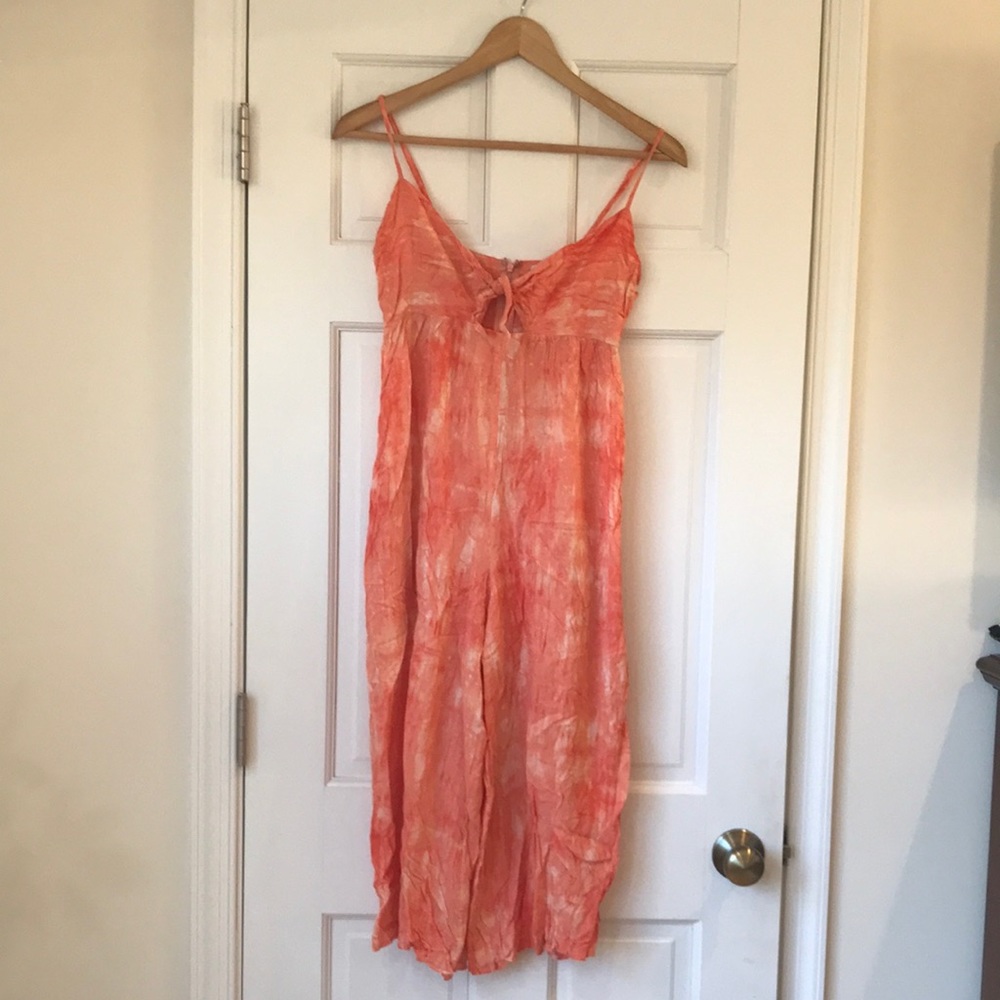 Super cute, vibrant jumpsuit! And has pockets!